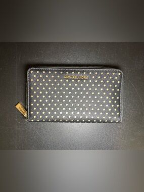 MICHAEL KORS Black Jet Set Wallet with Gold Studs